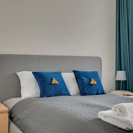 Plaza 41 Golden Bay By Triapart *