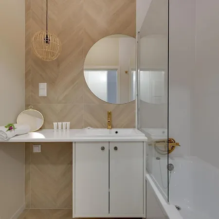 Plaza 41 Golden Bay By Triapart *