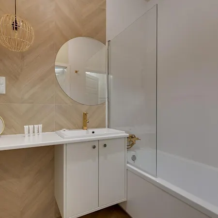 Plaza 41 Golden Bay By Triapart Apartman