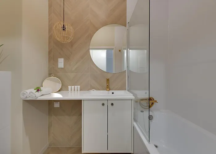 Plaza 41 Golden Bay By Triapart *