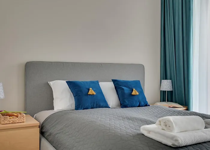 Plaza 41 Golden Bay By Triapart *